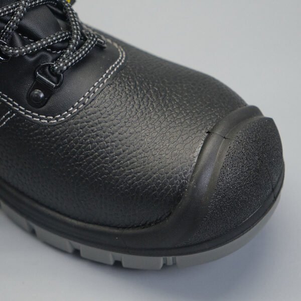 Lightweight Cowhide Leather Safety Shoes for Gardeners Comfortable Anti-Smash and Anti-Puncture Features Protective Gear