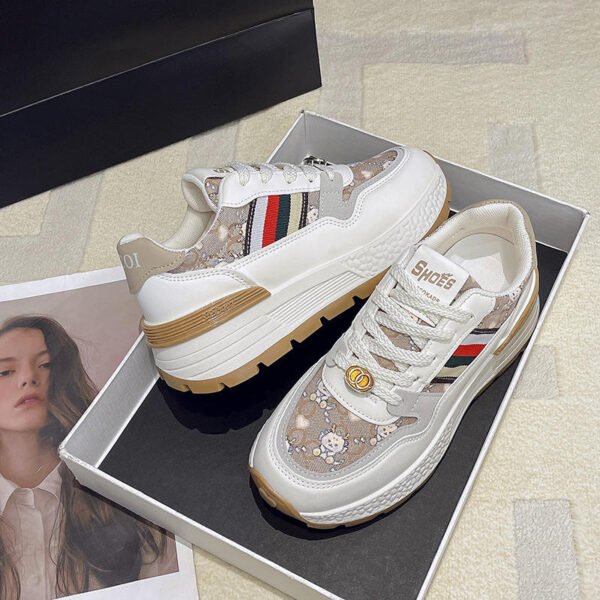 Hce72596c099744bc96f5682a8037a864m.jpg 2025 Women's Retro Fashion Sneakers Round Toe Platform Printed Upper Board Shoes